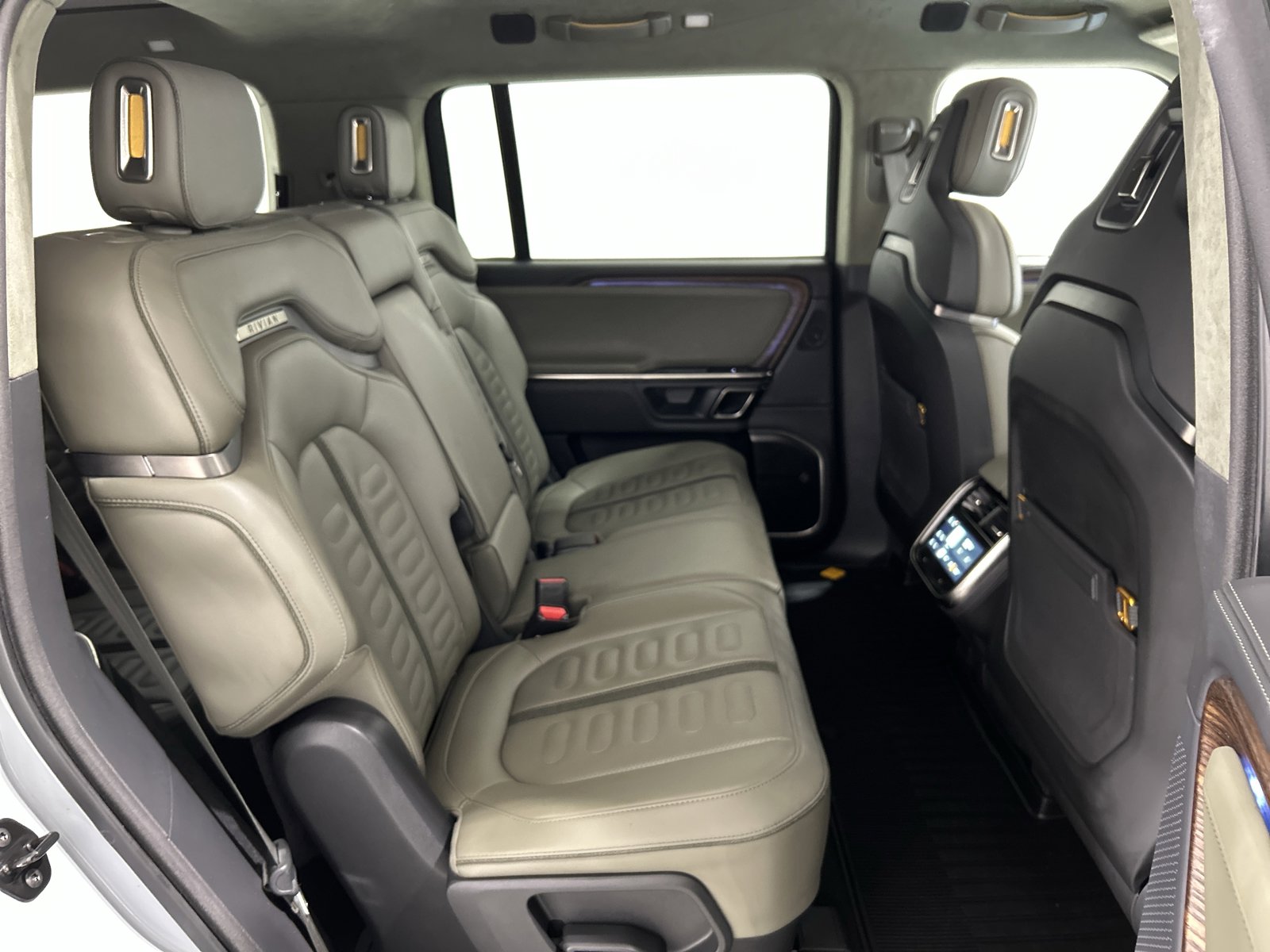 Used 2023 Rivian R1S Adventure AWD/4WD image 23
