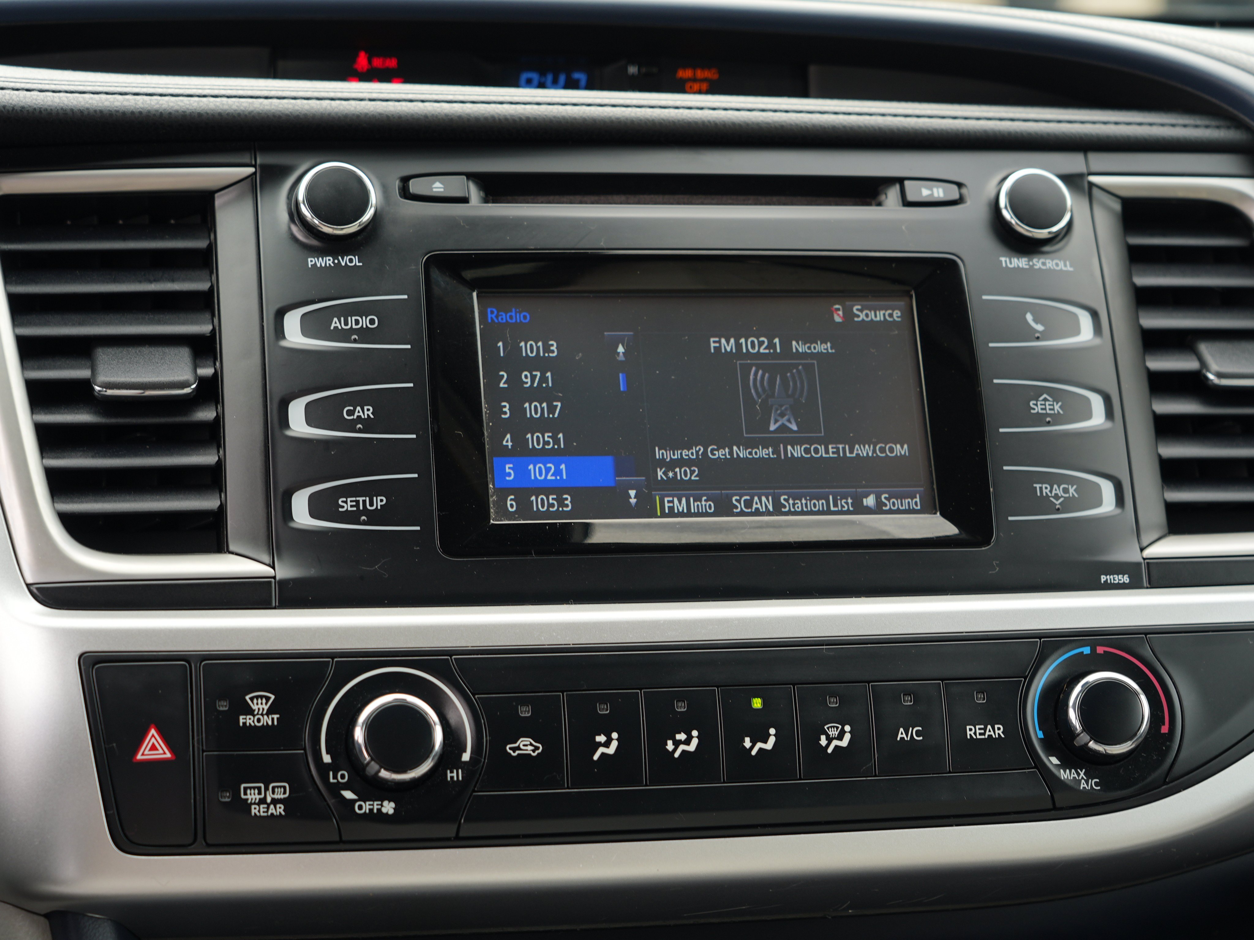 Used 2017 Toyota Highlander LE w/ Carpet Mat Package AWD/4WD image 22