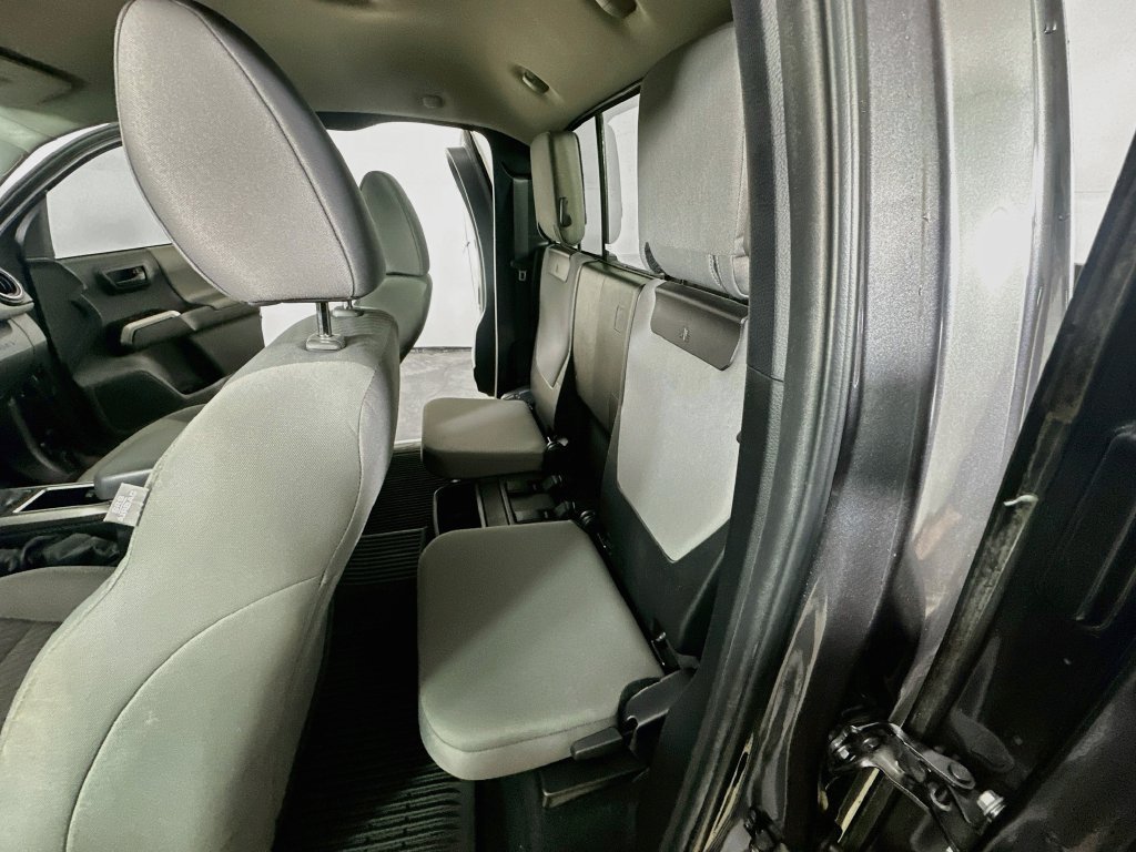 Used 2022 Toyota Tacoma SR5 RWD image 16