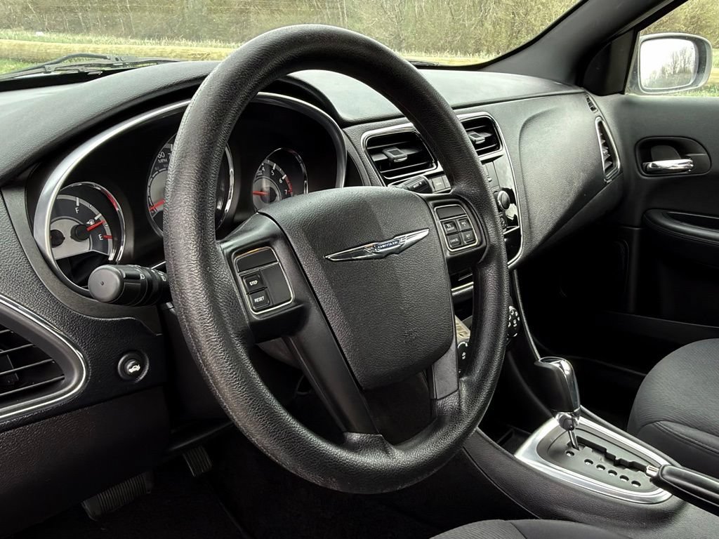 Used 2014 Chrysler 200 LX FWD image 15