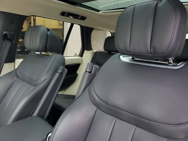 Certified 2024 Land Rover Range Rover SE image 19