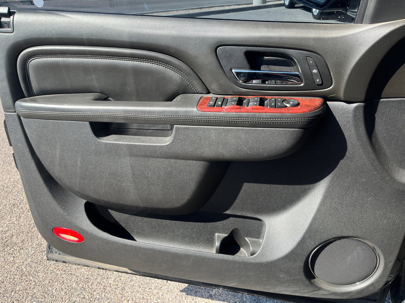 Used 2014 Cadillac Escalade Luxury image 13