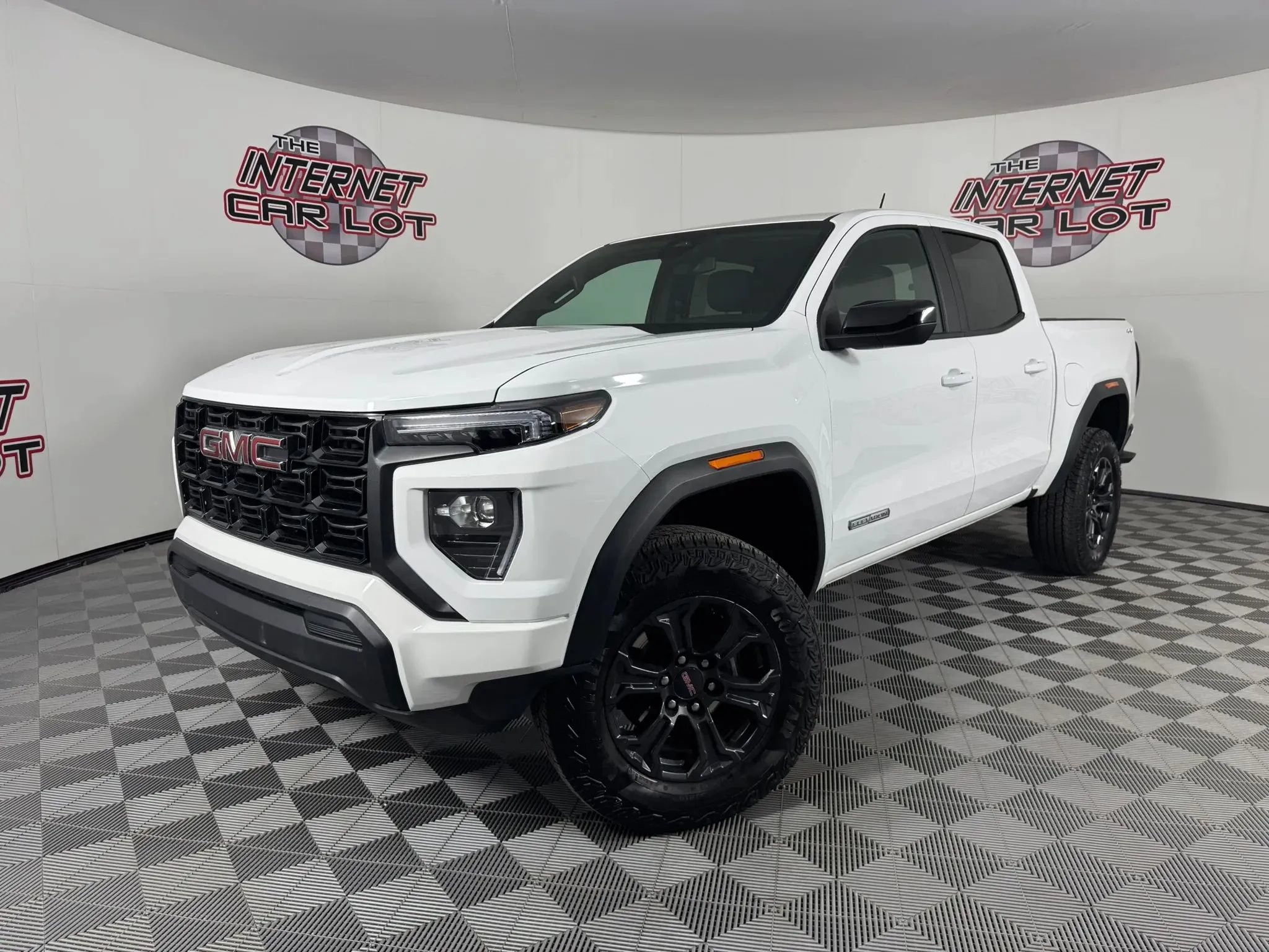 Used 2025 GMC Canyon Elevation AWD/4WD image 1