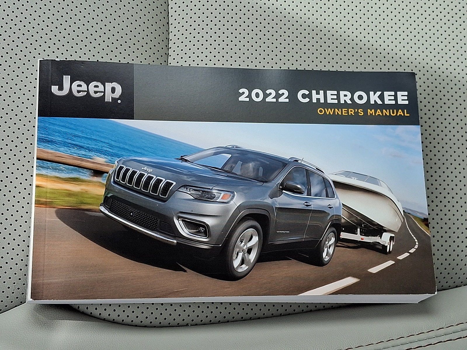 Used 2022 Jeep Cherokee Latitude Lux w/ Sun & Sound Group AWD/4WD image 27