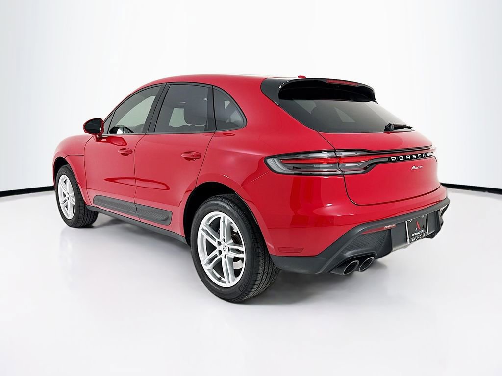 Certified 2025 Porsche Macan AWD/4WD image 3