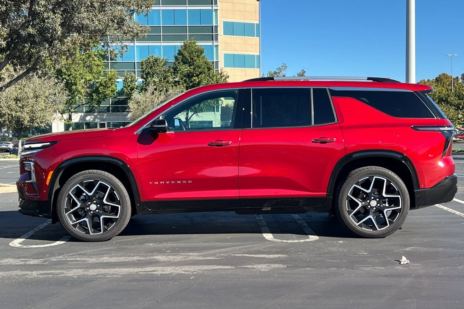 Certified 2025 Chevrolet Traverse High Country w/ LPO, Floor Liner Package image 5