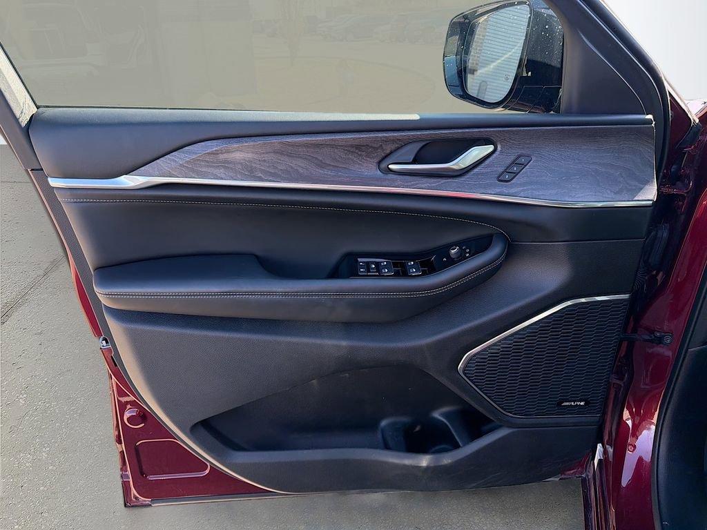 Used 2023 Jeep Grand Cherokee Overland image 24