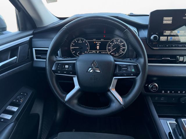 Used 2024 Mitsubishi Outlander SE Black Edition image 12