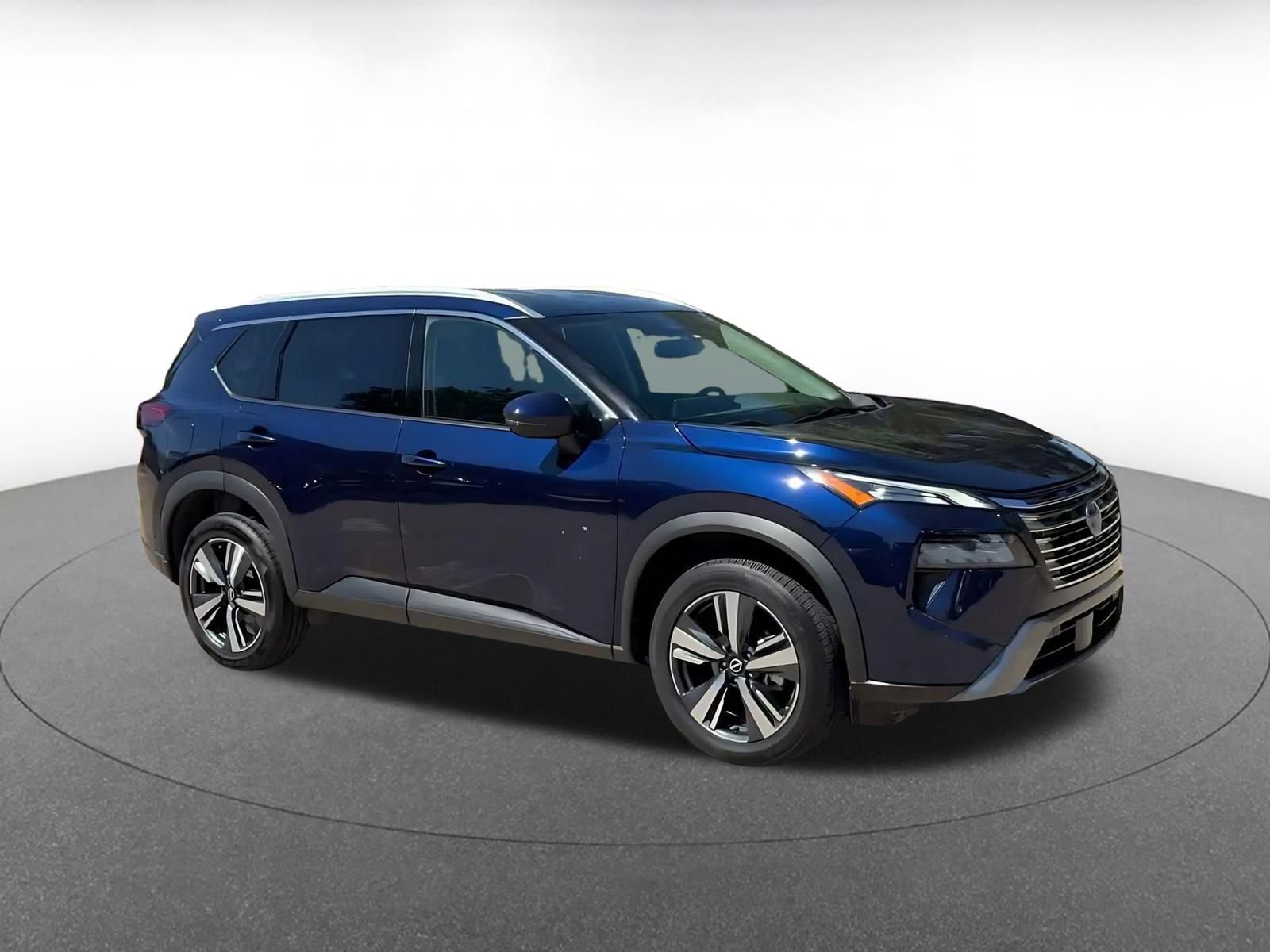 Used 2026 Nissan Rogue SL FWD image 2
