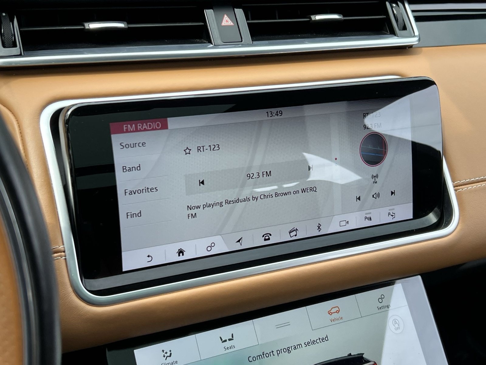 Used 2019 Land Rover Range Rover Velar R-Dynamic HSE AWD/4WD image 23