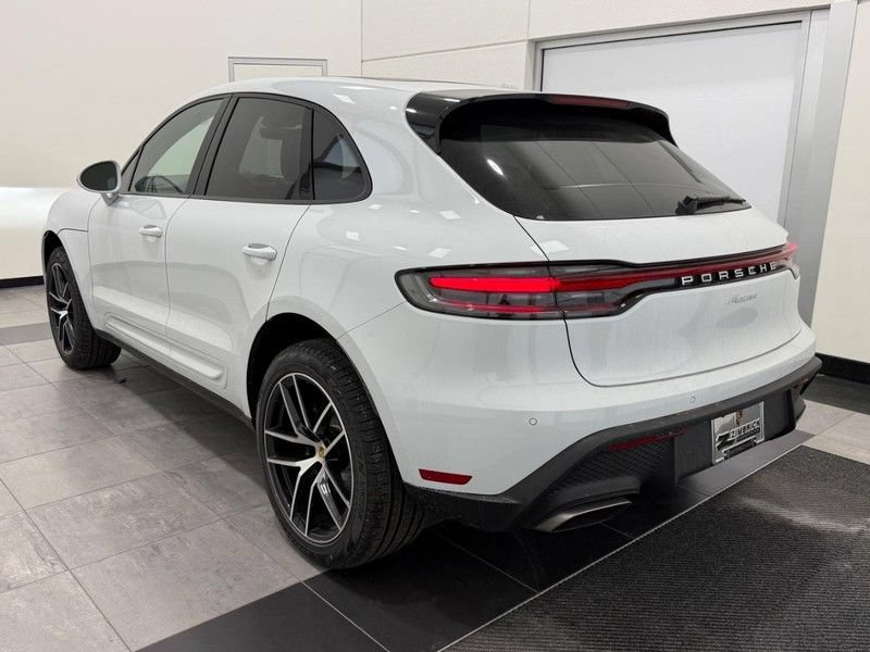 Used 2026 Porsche Macan AWD/4WD image 3