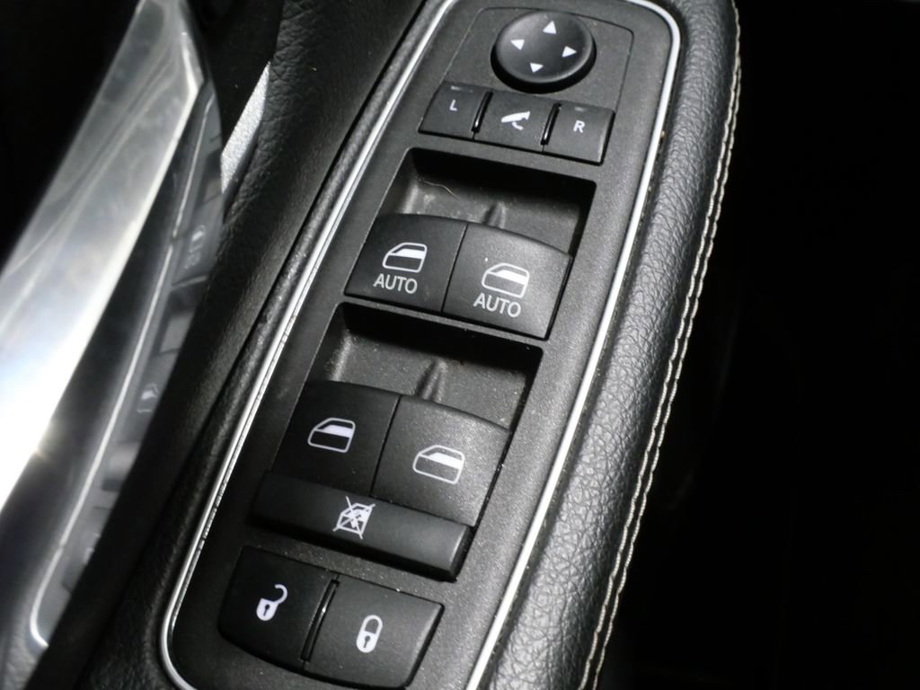 Used 2023 RAM 1500 Laramie AWD/4WD image 13
