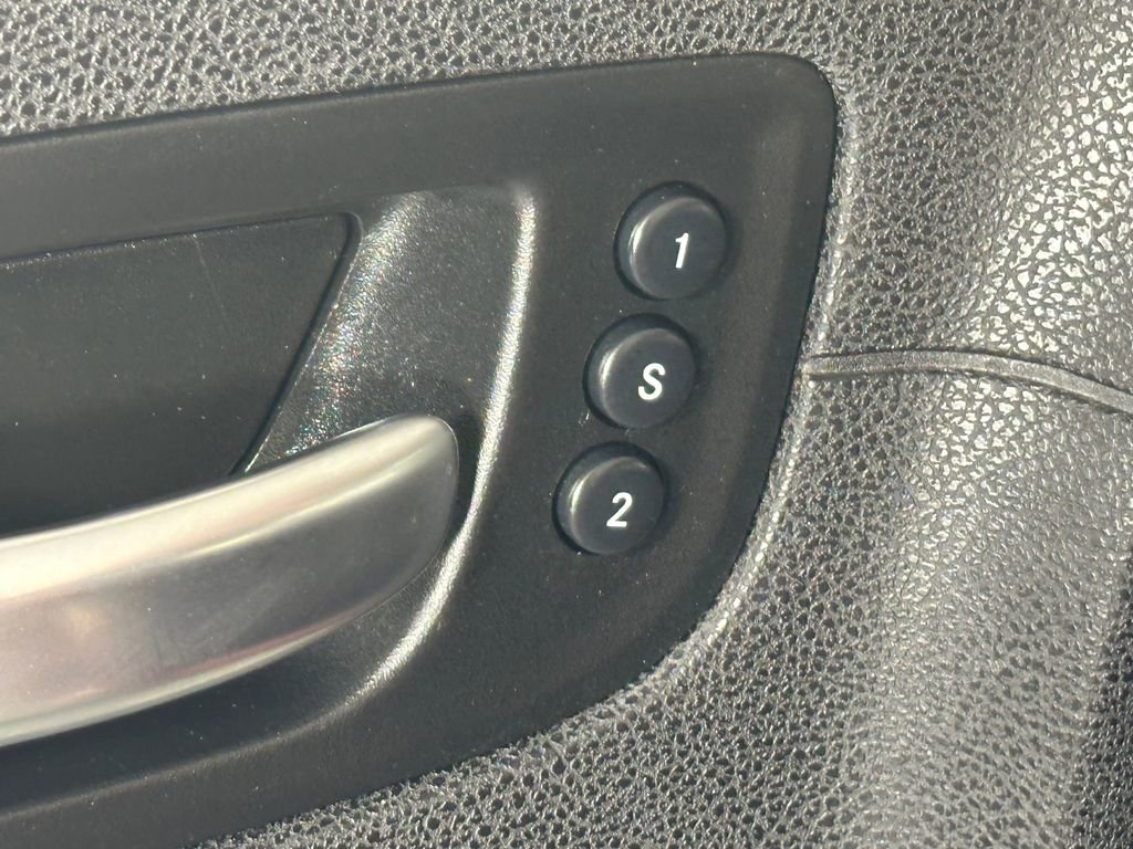 Used 2018 Chrysler 300 Limited w/ Safetytec Plus Group image 19