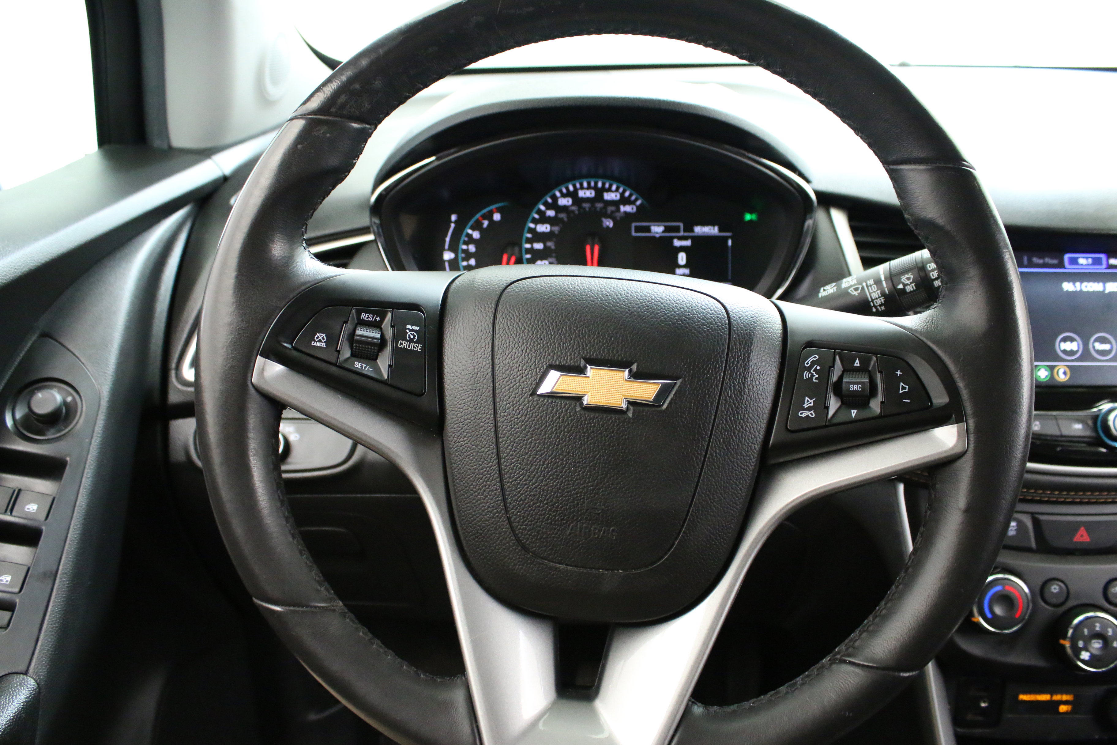 Used 2022 Chevrolet Trax LT w/ Midnight Edition image 14