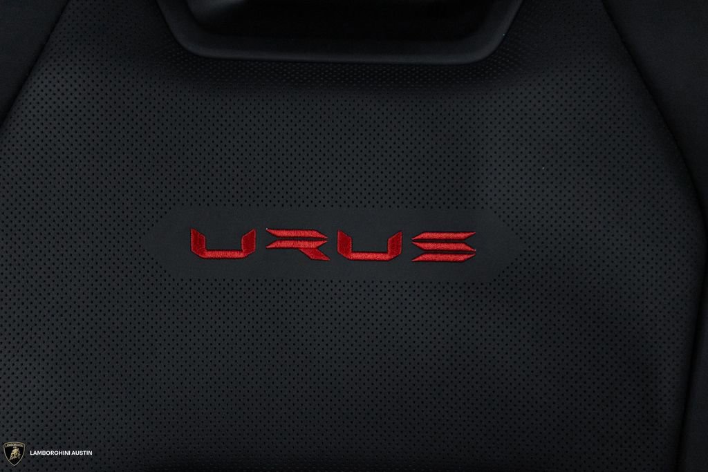 Used 2023 Lamborghini Urus Performante AWD/4WD image 33