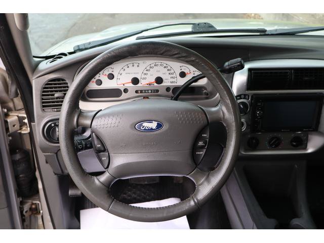 Used 2004 Ford Explorer Sport Trac 4x4 image 8