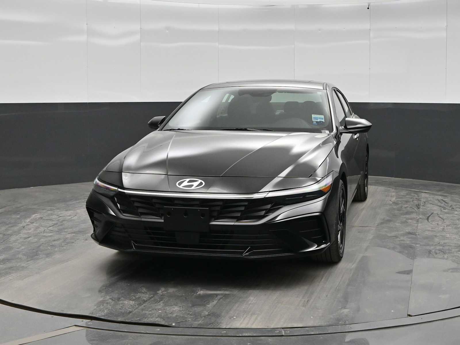 New 2026 Hyundai Elantra SEL Sport FWD image 3