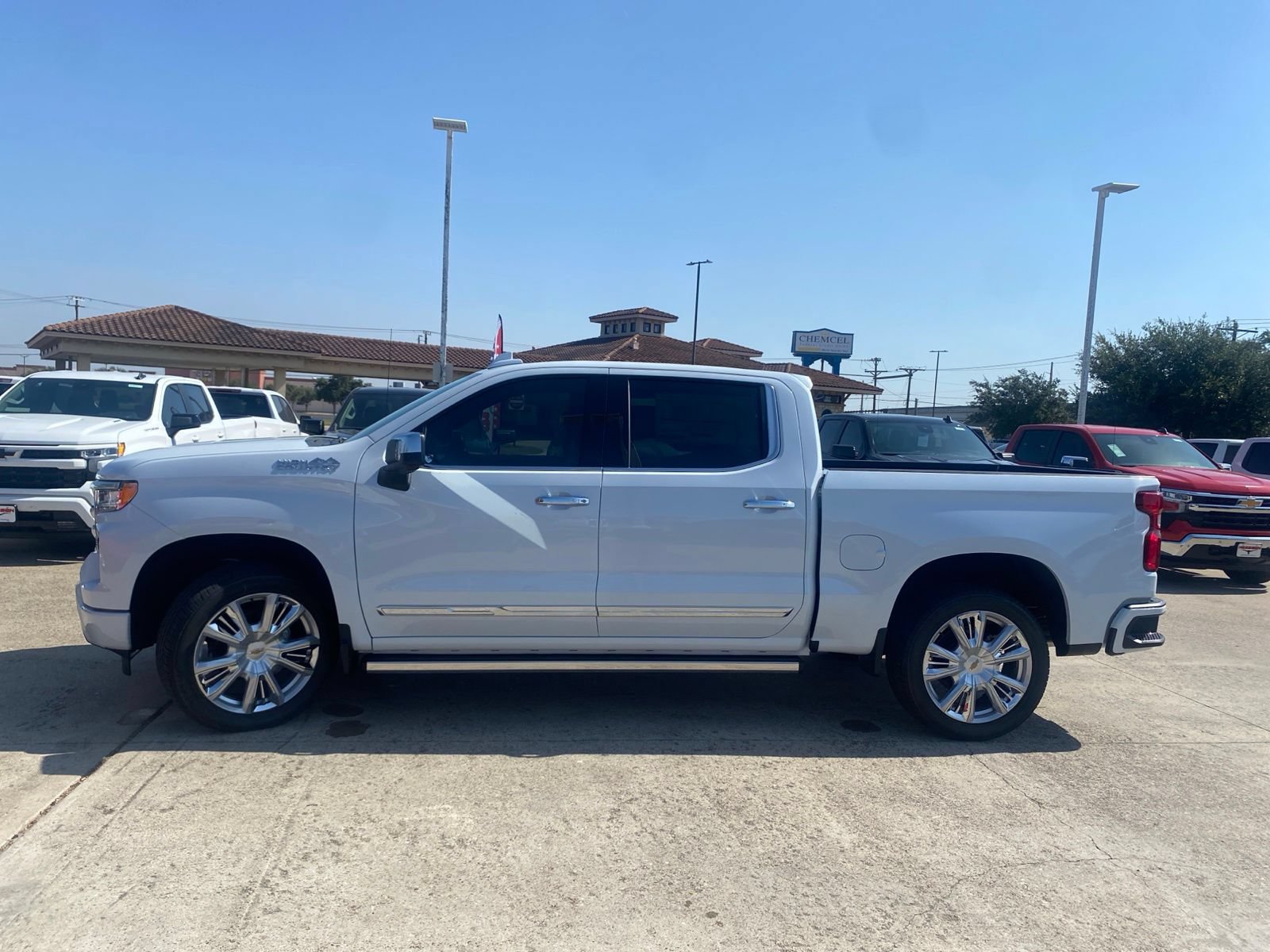 New 2026 Chevrolet Silverado 1500 High Country w/ High Country Premium Package AWD/4WD image 4