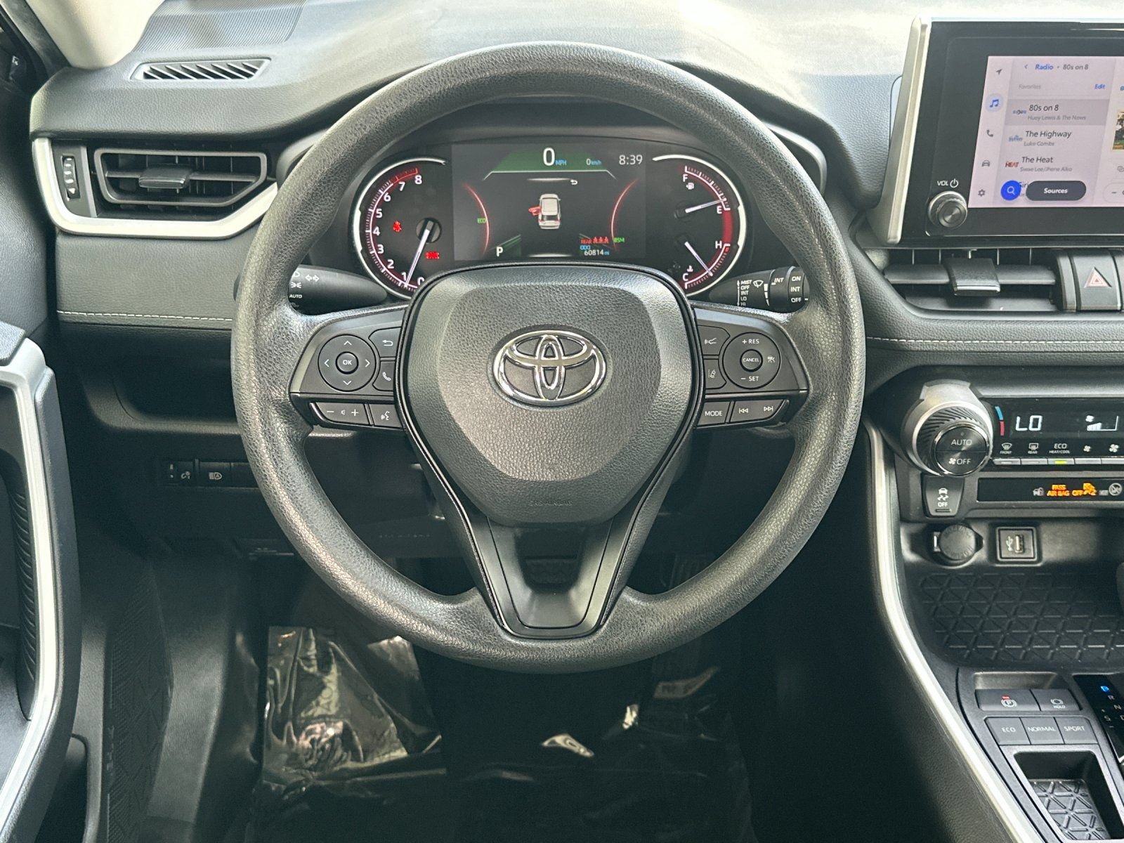Used 2024 Toyota RAV4 XLE FWD image 13