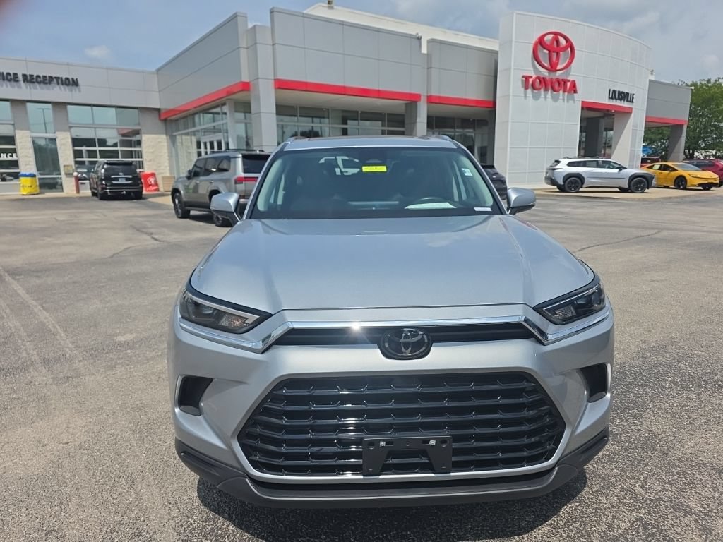 Used 2025 Toyota Grand Highlander AWD image 3