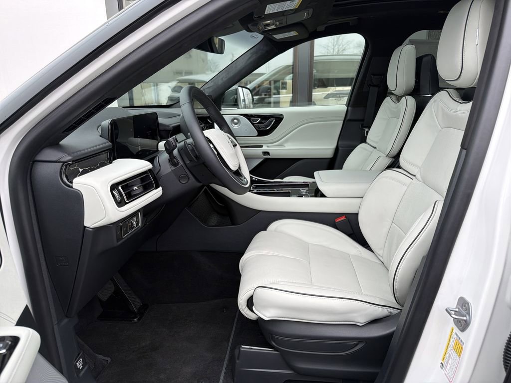 New 2025 Lincoln Aviator Black Label image 5