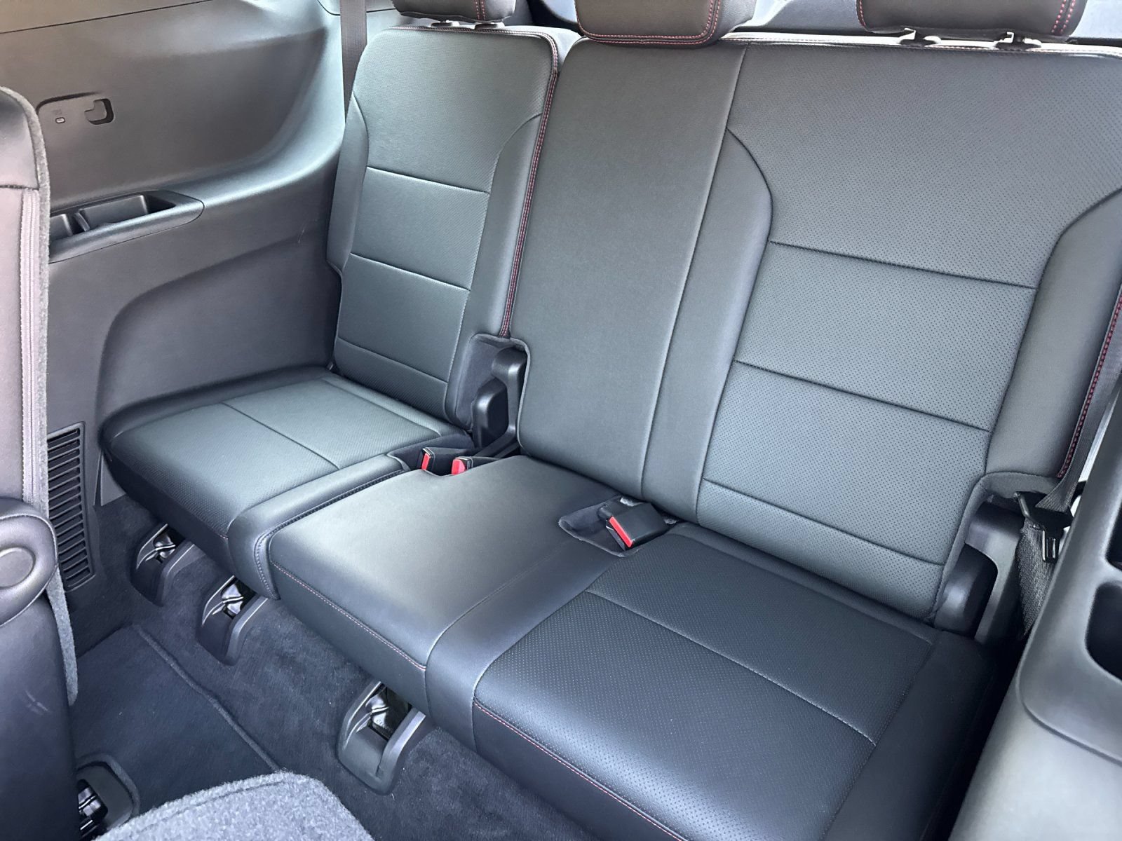 Used 2025 Chevrolet Traverse RS AWD/4WD image 14