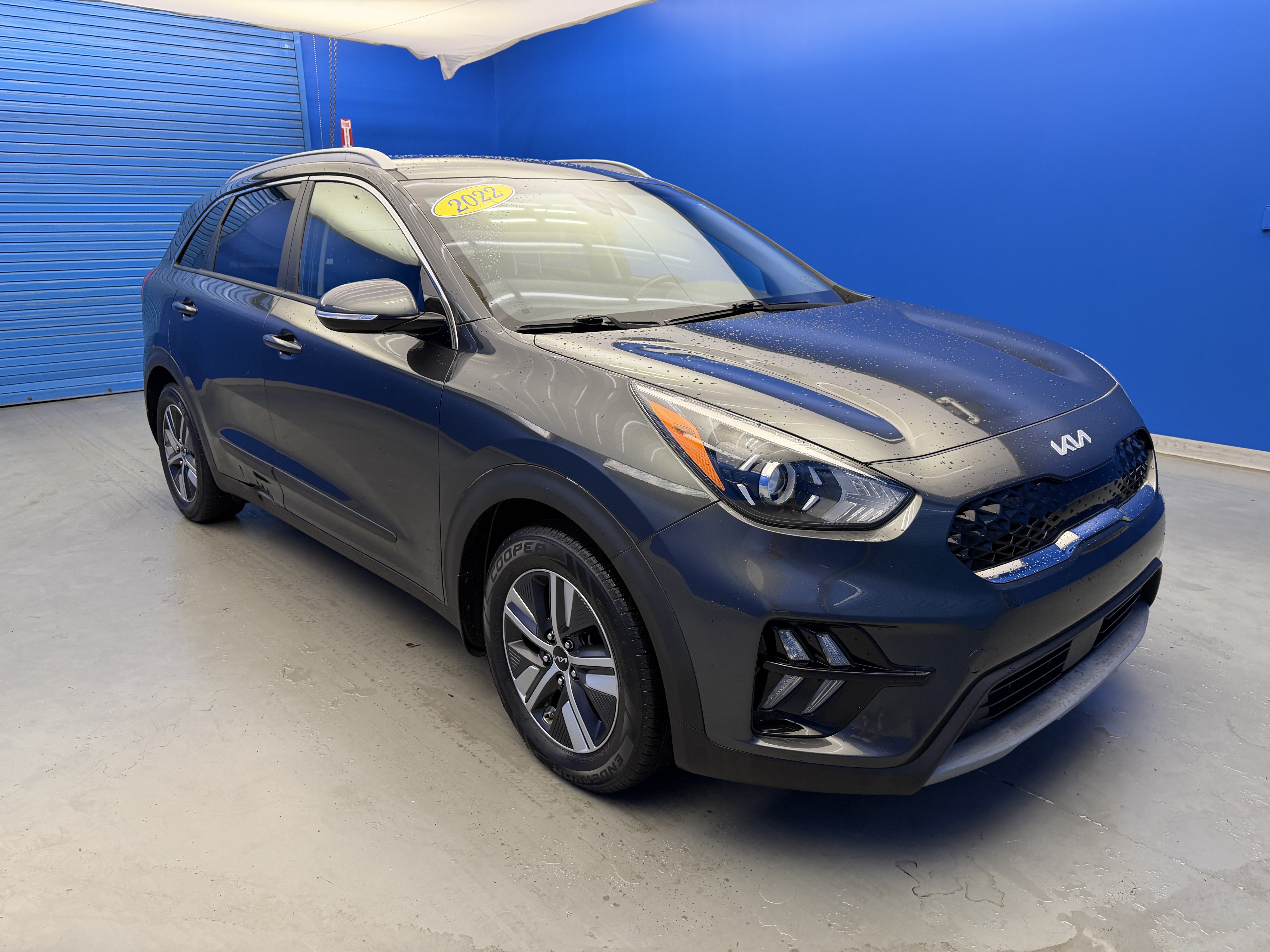 Used 2022 Kia Niro EX FWD image 2