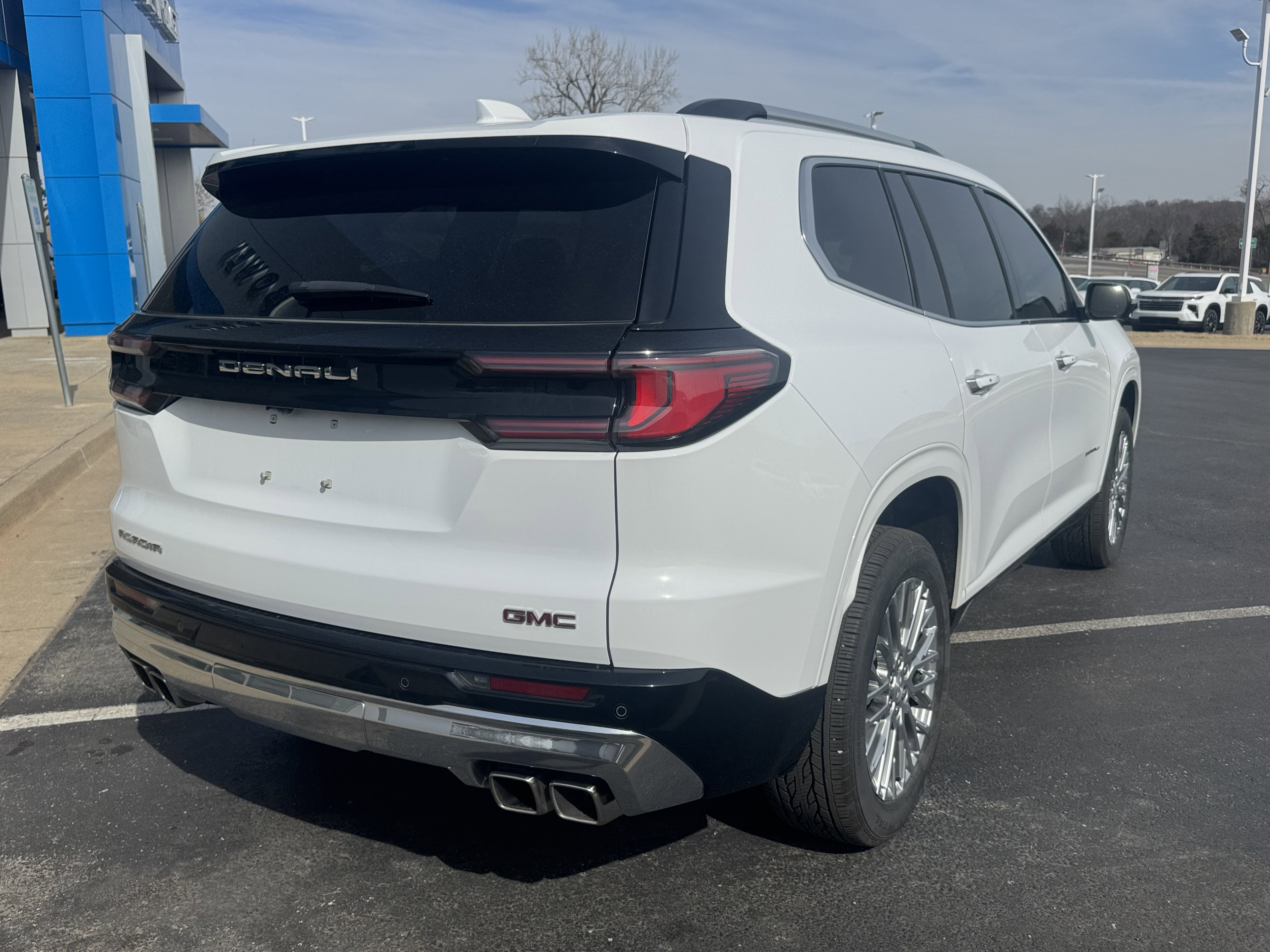 Used 2025 GMC Acadia Denali image 4
