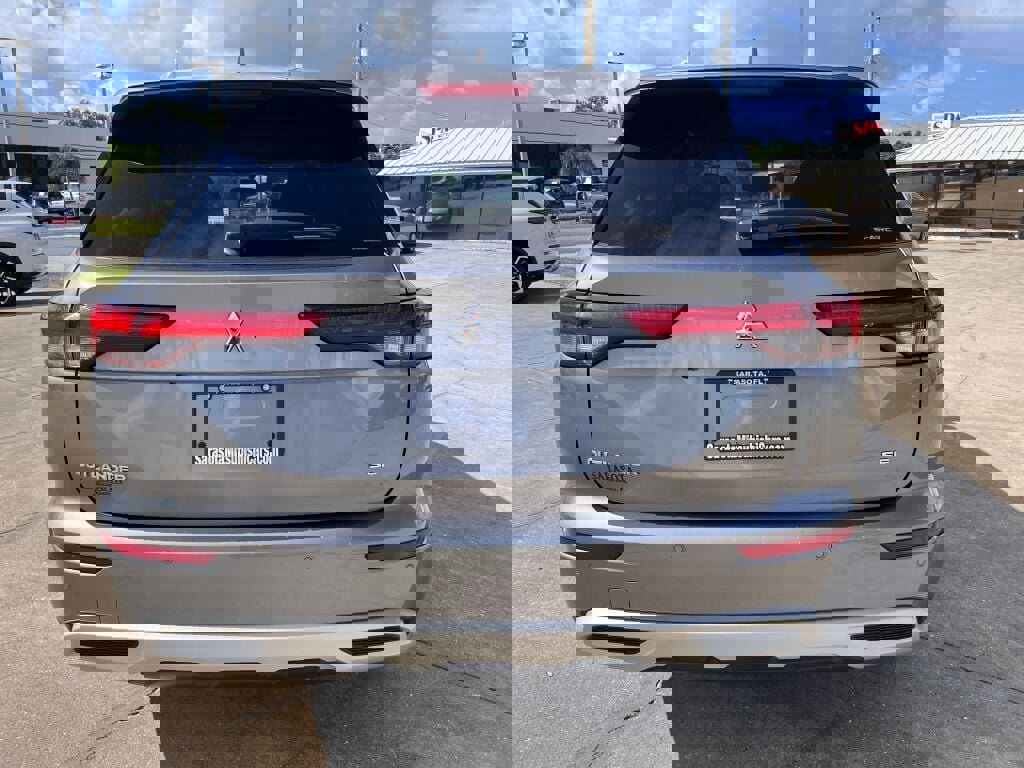 Used 2024 Mitsubishi Outlander SE image 4