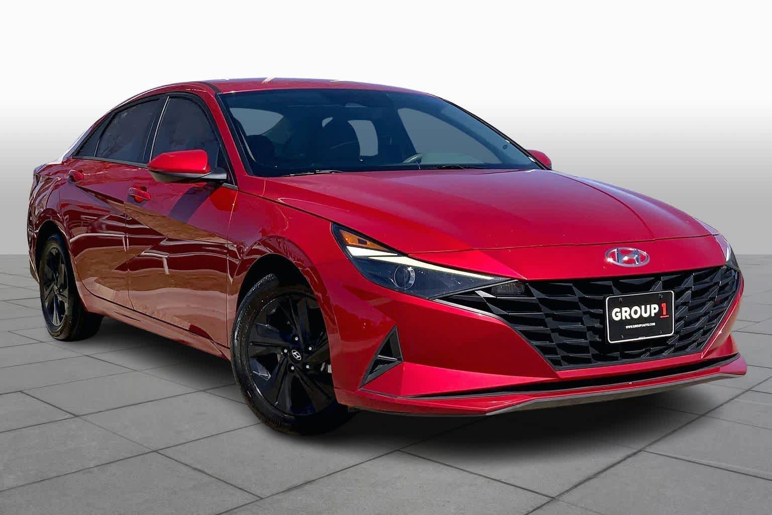 Used 2023 Hyundai Elantra SEL w/ Preferred Accessory Package FWD image 3