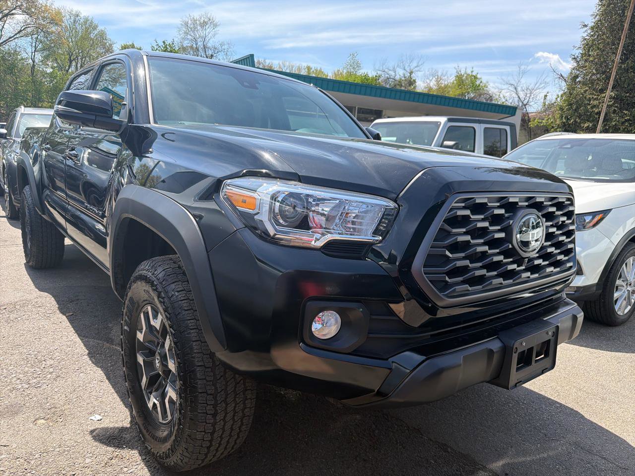Used 2023 Toyota Tacoma TRD Off-Road w/ TRD Premium Off Road Package AWD/4WD image 3