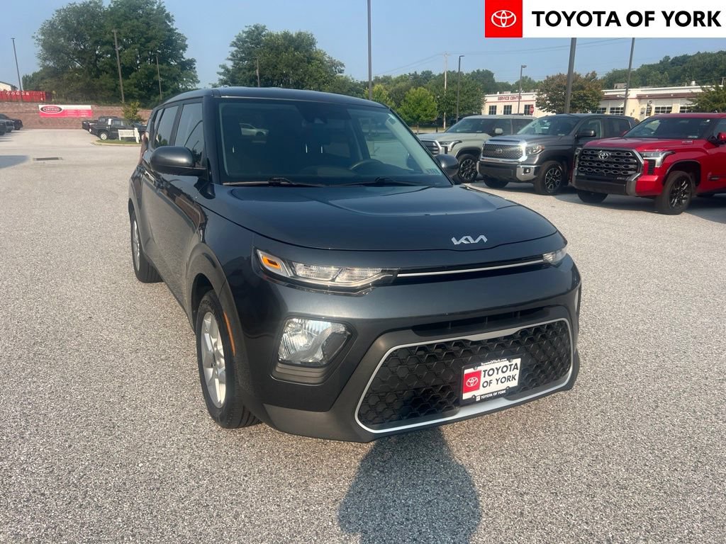 Used 2022 Kia Soul LX w/ Technology Package FWD image 1