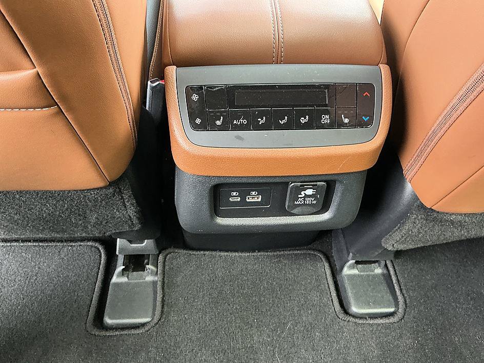 Certified 2024 Nissan Pathfinder Platinum w/ Cargo Package FWD image 25