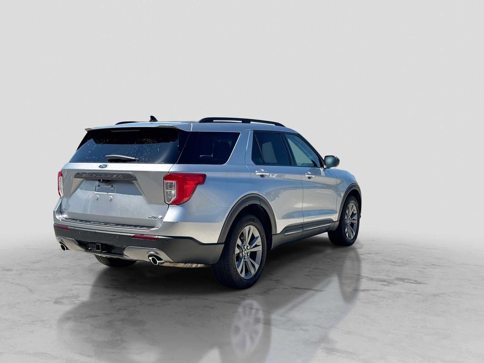 Used 2022 Ford Explorer XLT w/ Equipment Group 202A AWD/4WD image 6