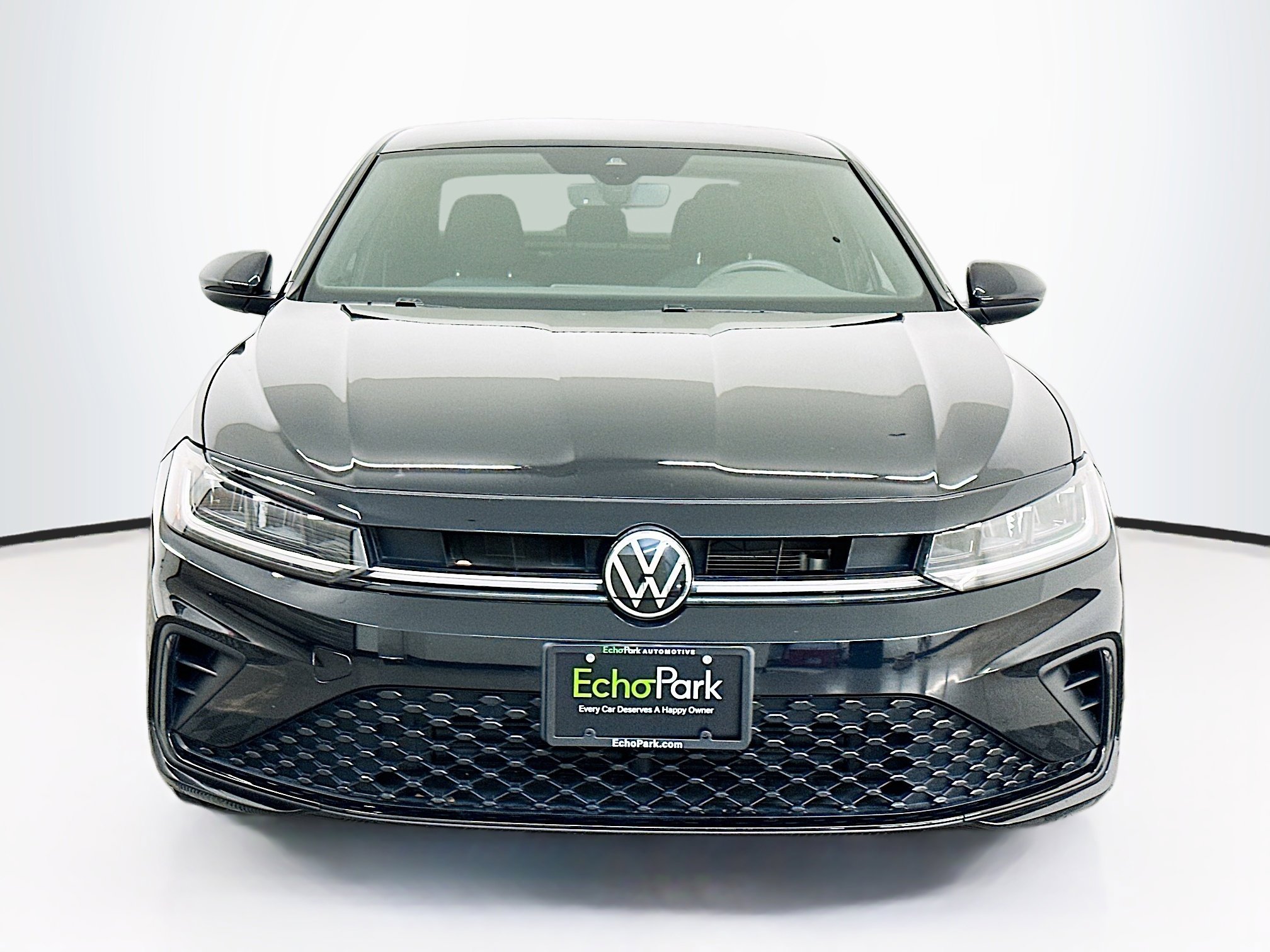 Used 2025 Volkswagen Jetta Sport image 2