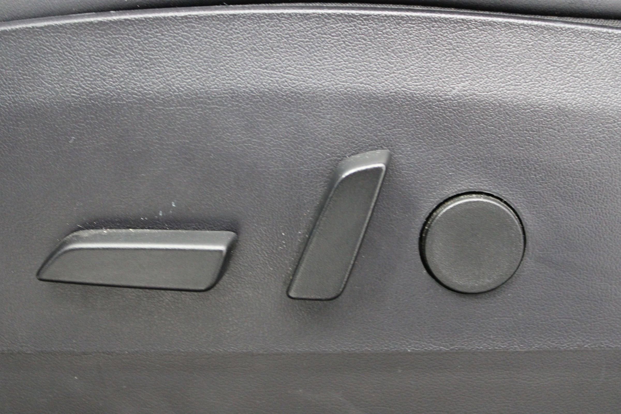 Used 2020 Tesla Model Y Long Range image 34