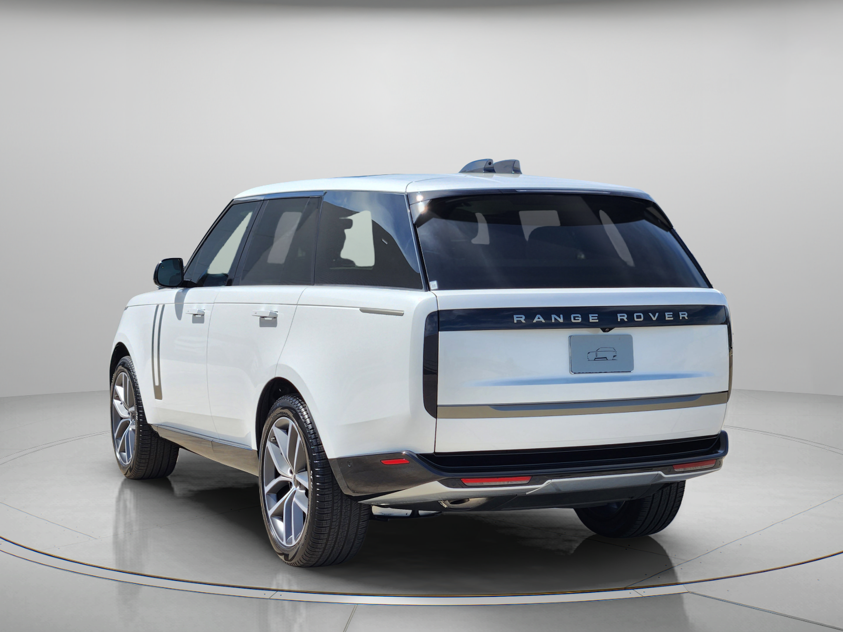 Certified 2026 Land Rover Range Rover SE AWD/4WD image 3