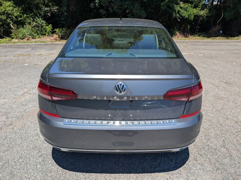 Used 2021 Volkswagen Passat 2.0T SE FWD image 5