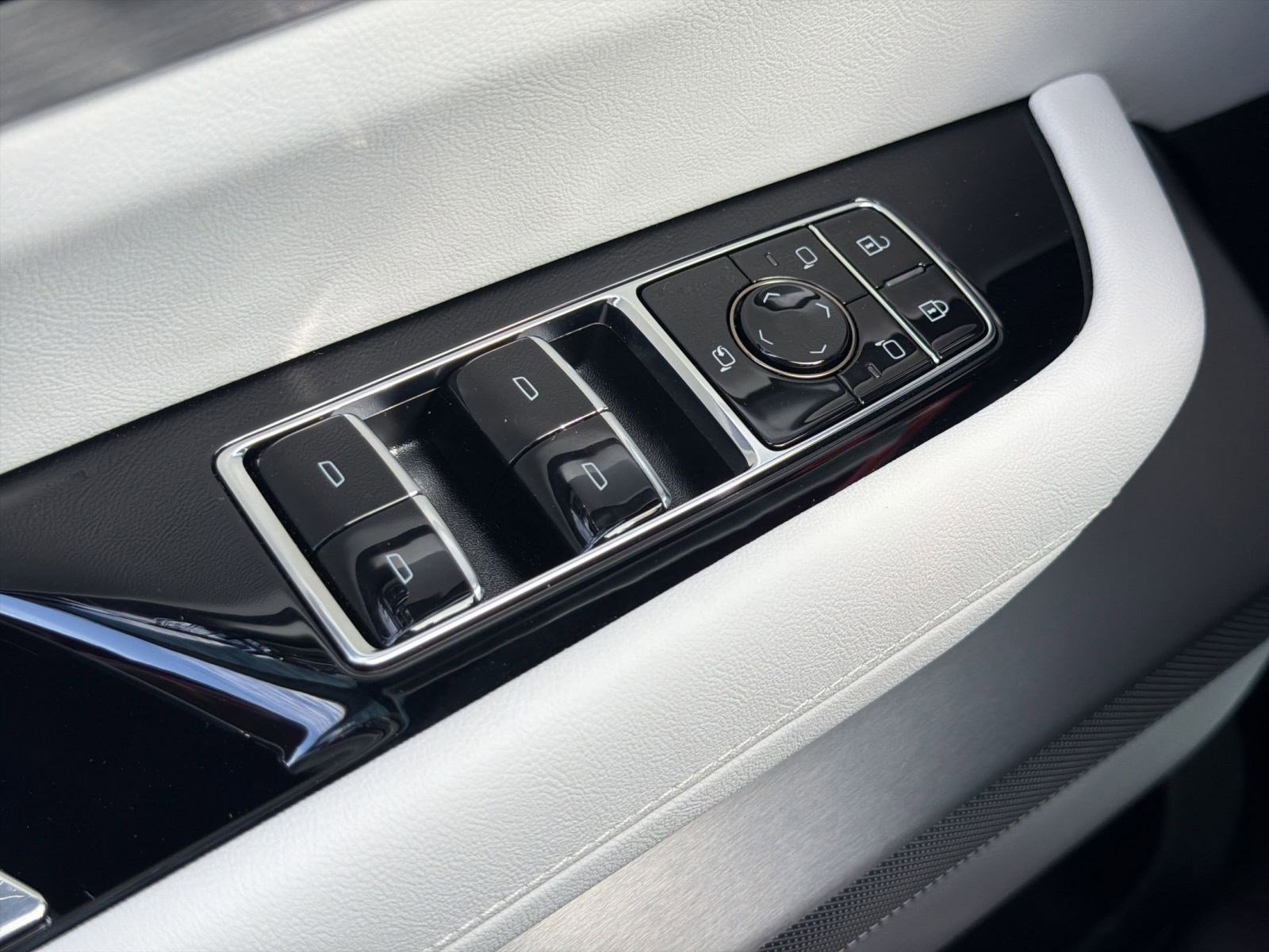 New 2026 Cadillac Vistiq Sport w/ LPO, Floor Liner Package AWD/4WD image 12