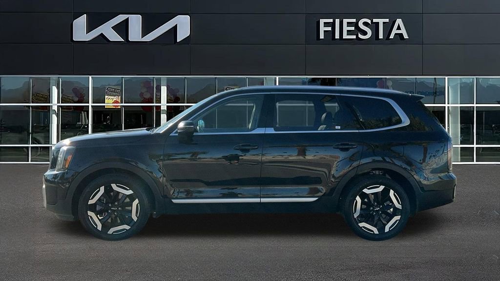 Used 2024 Kia Telluride EX w/ EX Captain's Chair Package FWD image 4