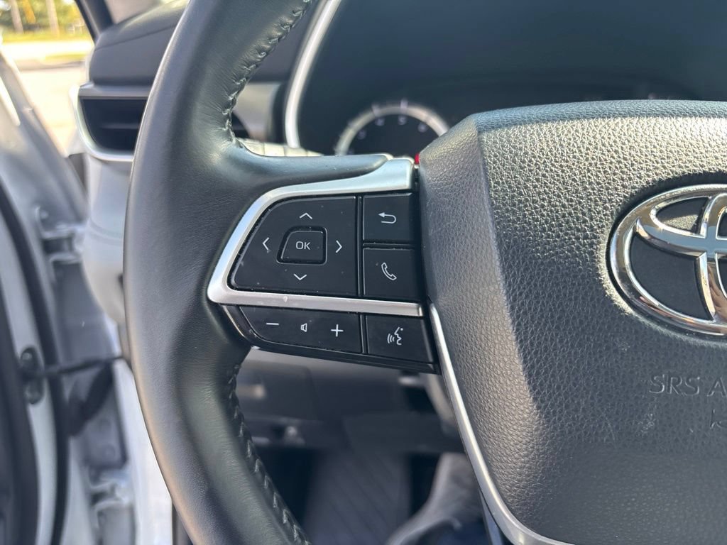 Used 2022 Toyota Highlander XLE AWD/4WD image 20