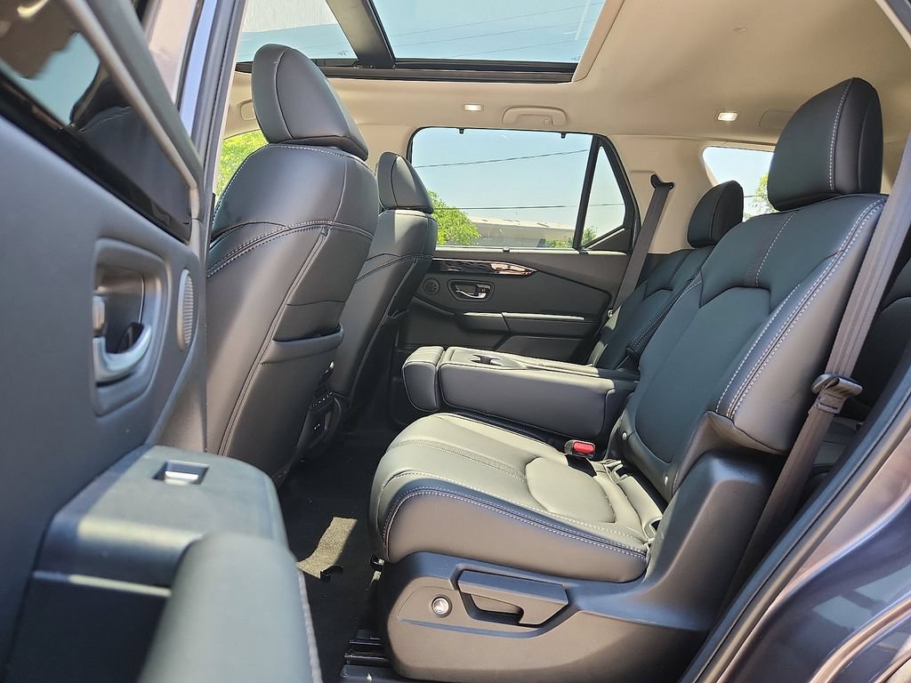 Certified 2025 Honda Pilot Touring image 6