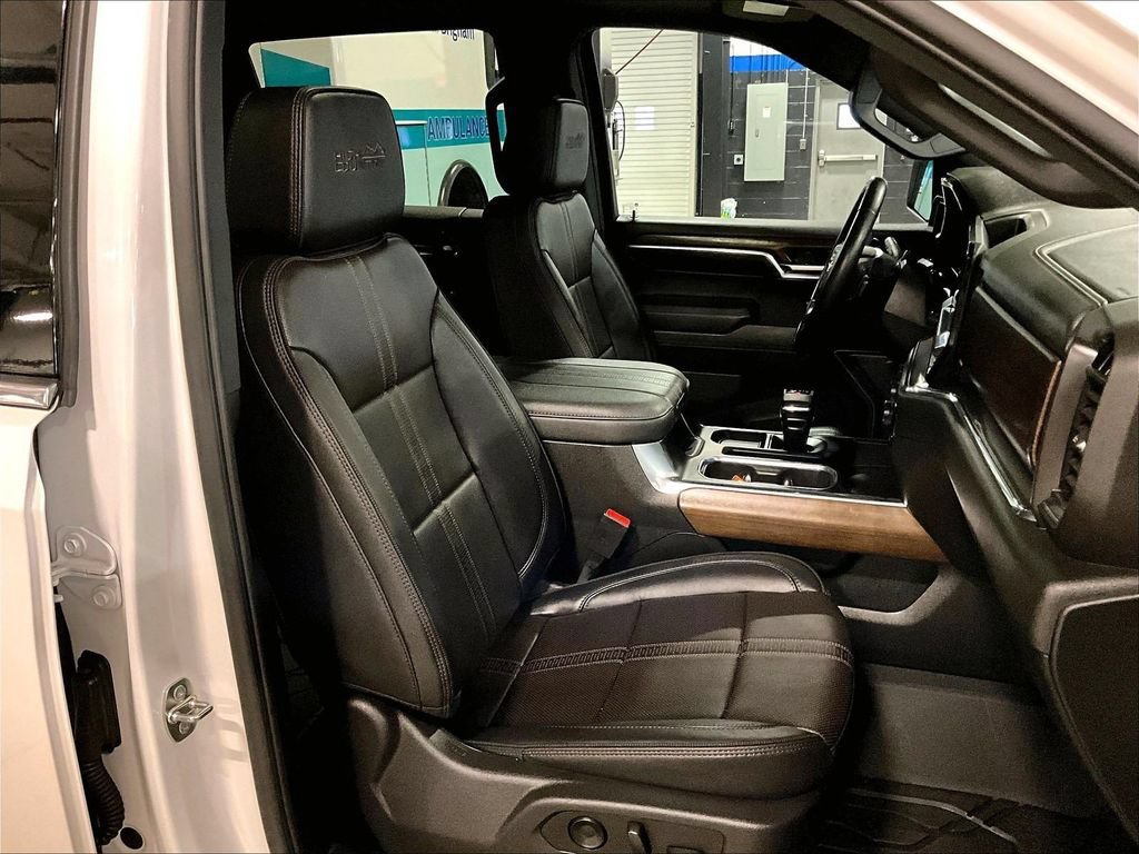 Used 2024 Chevrolet Silverado 1500 High Country AWD/4WD image 11