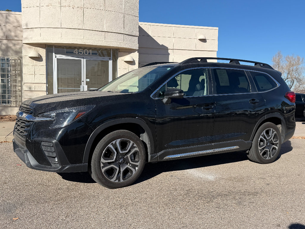 Used 2023 Subaru Ascent Limited image 1