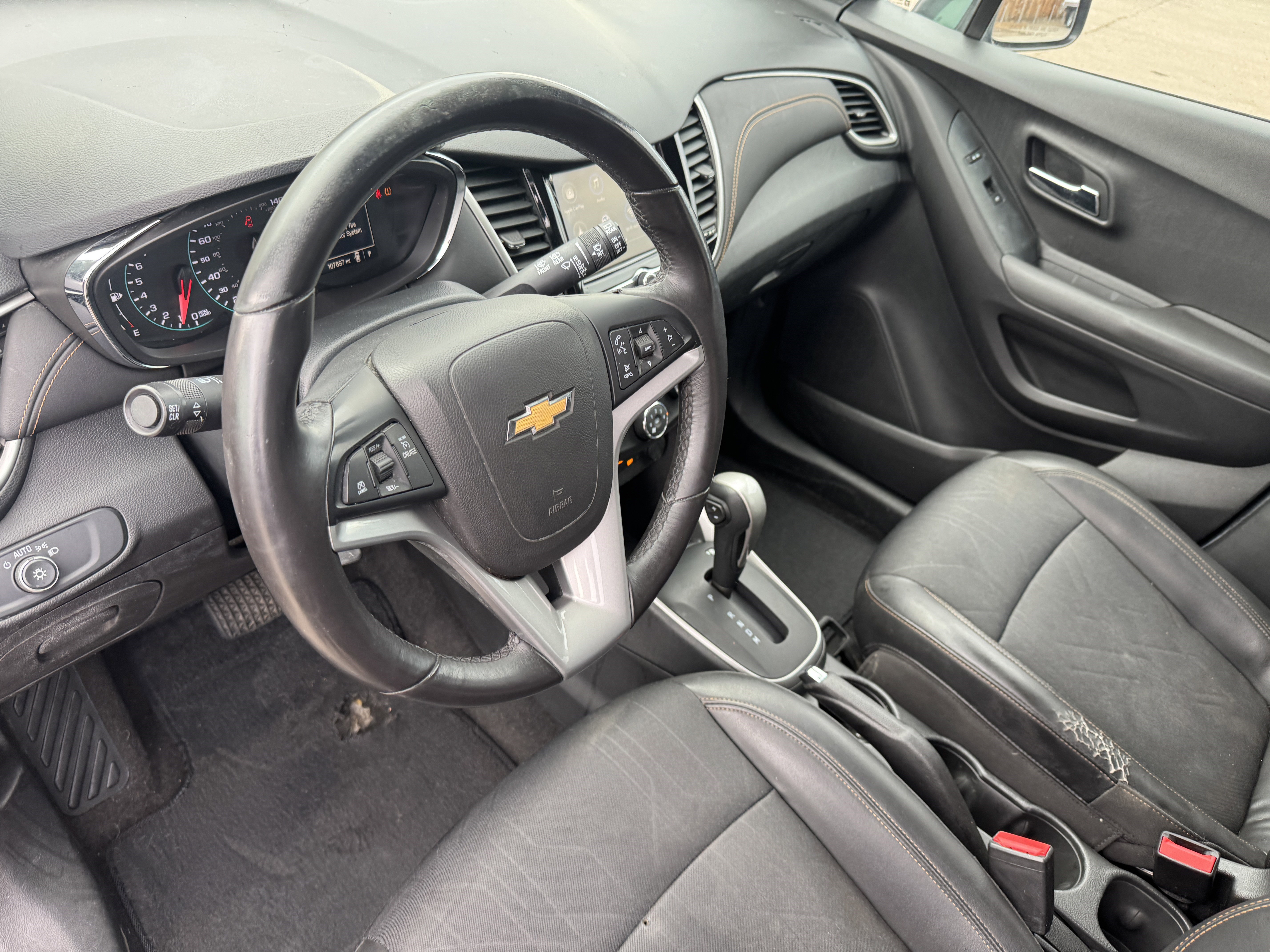 Used 2018 Chevrolet Trax LT w/ LT Convenience Package image 12