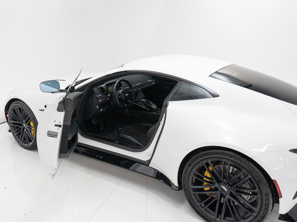 Used 2025 Aston Martin V8 Vantage Coupe image 9