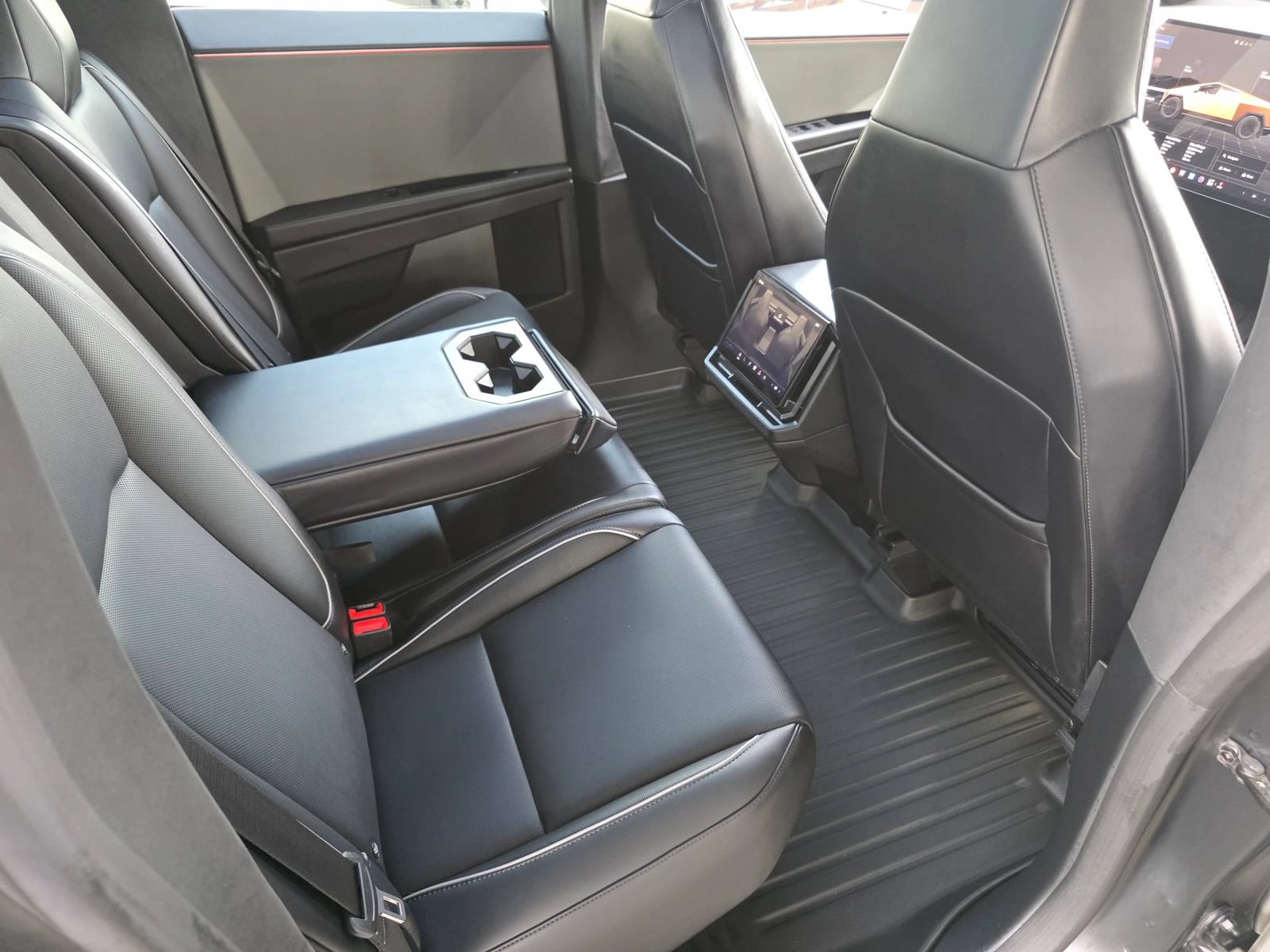 Used 2025 Tesla Cybertruck AWD Crew Cab image 30
