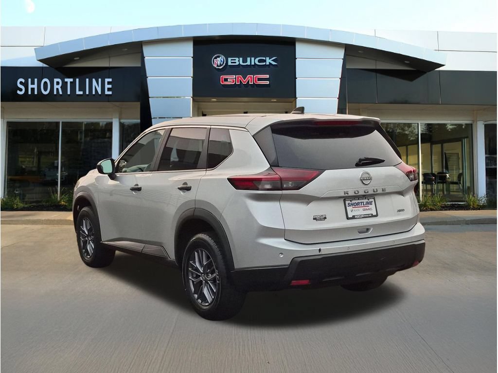 Used 2024 Nissan Rogue S AWD/4WD image 3