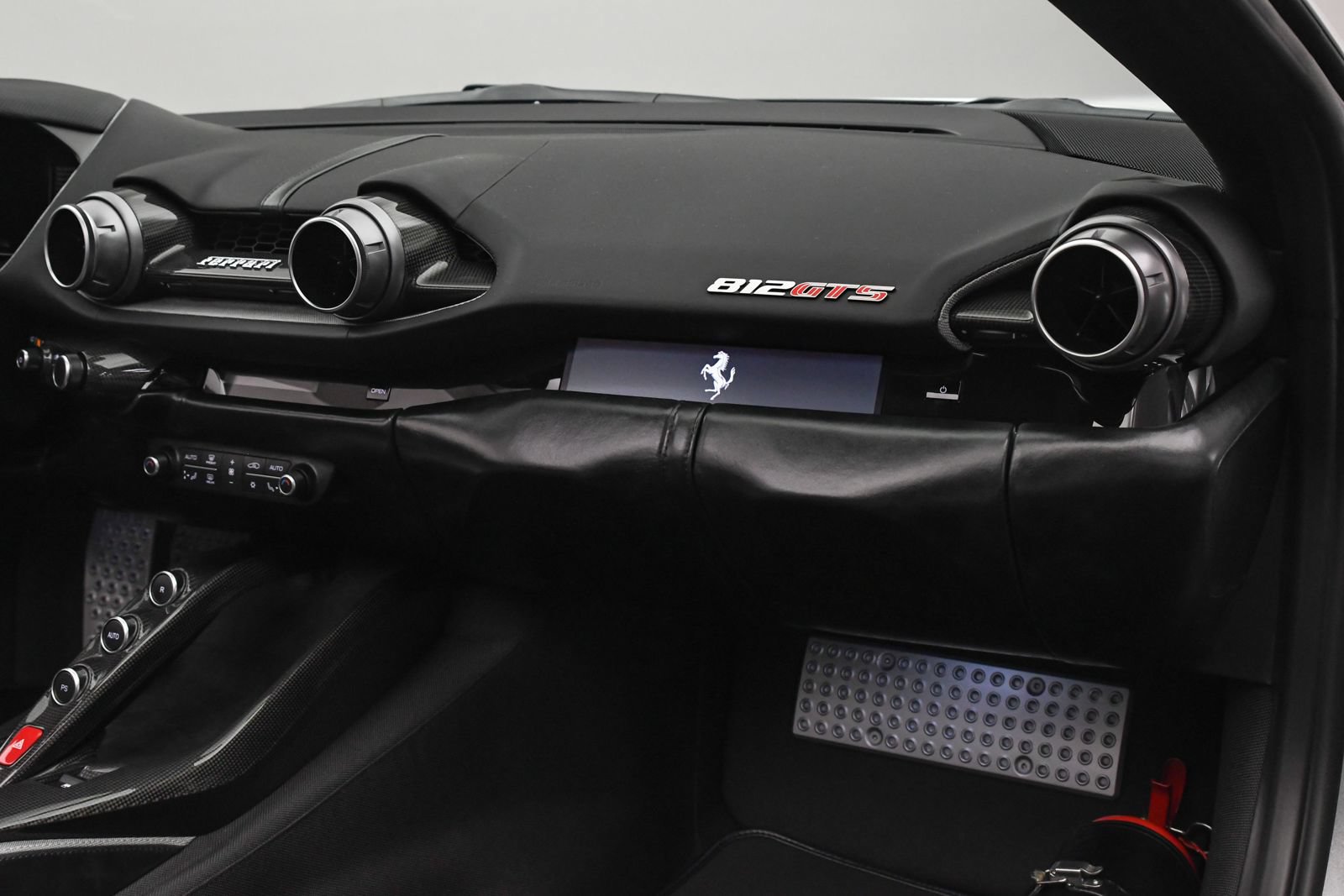 Used 2022 Ferrari 812 GTS RWD image 32