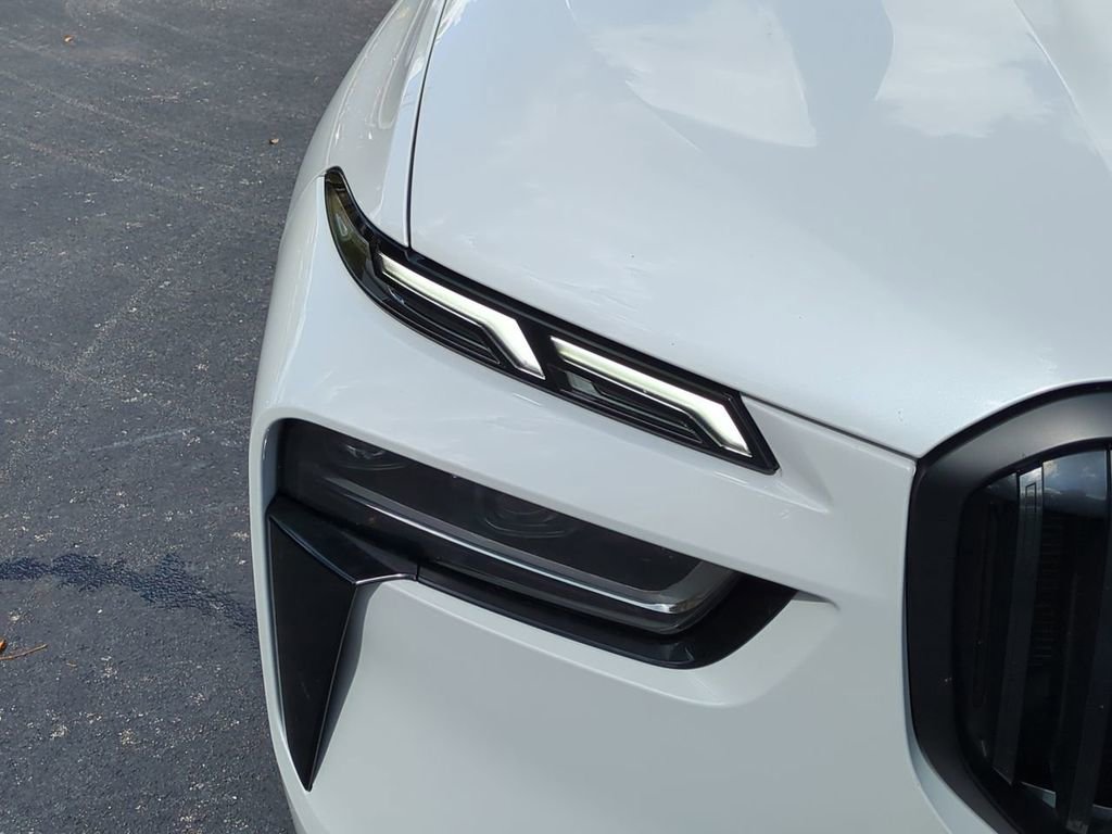 Used 2024 BMW X7 xDrive40i w/ Executive Package image 10